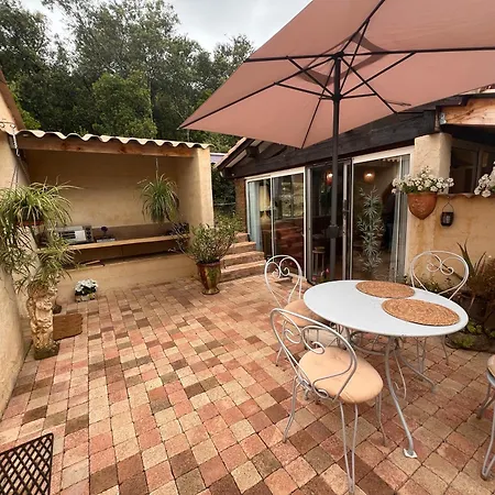 Tatil Evi Les Jardins De Valaurie Corbés